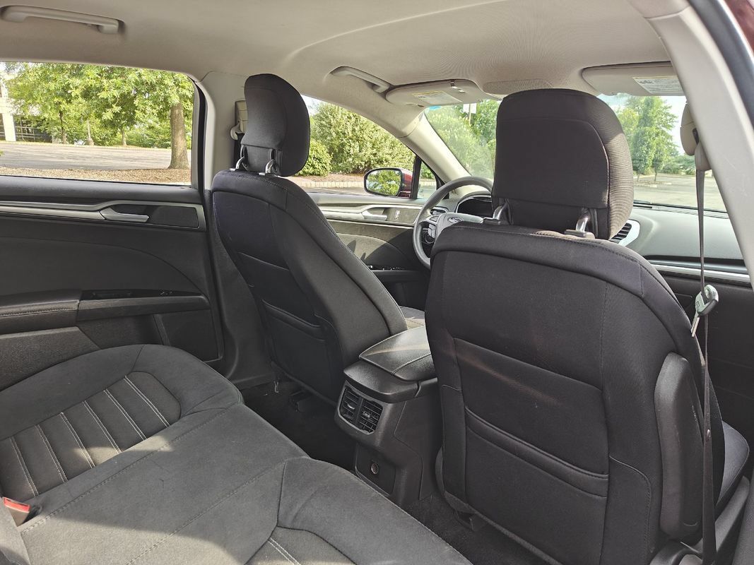 Used 2013 Ford Fusion SE FWD image 19