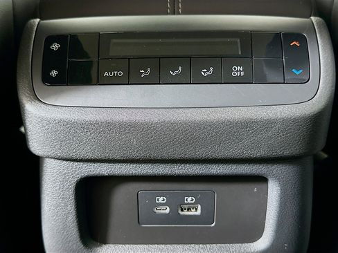 Used 2024 Nissan Pathfinder SL image 26