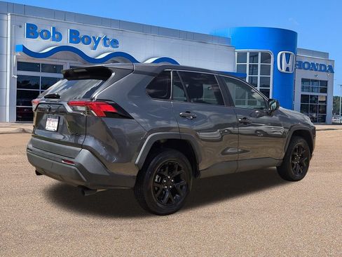 Used 2022 Toyota RAV4 LE FWD image 5