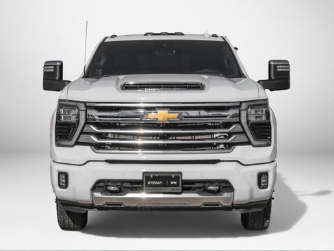 Used 2024 Chevrolet Silverado 3500 High Country w/ High Country Premium Package image 3