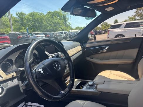 Used 2010 Mercedes-Benz E 350 4MATIC Sedan image 12