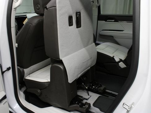 Used 2024 GMC Acadia Denali image 62