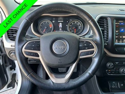 Used 2018 Jeep Cherokee Limited FWD image 19