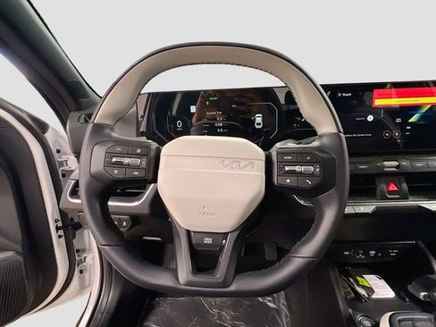 New 2025 Kia K4 GT-Line image 11