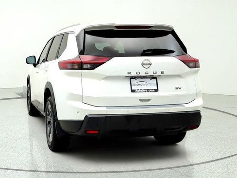 Used 2024 Nissan Rogue SV w/ SV Premium Package FWD image 5