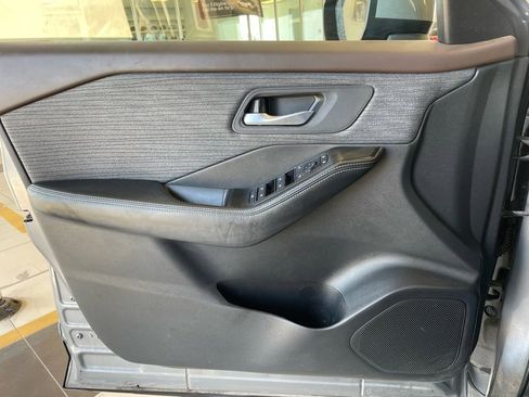 Certified 2023 Nissan Rogue SV image 7