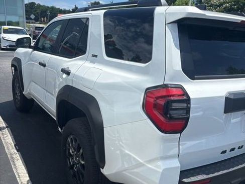 Used 2025 Toyota 4Runner SR5 AWD/4WD image 4