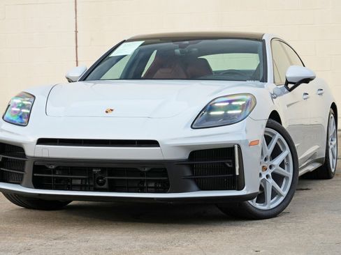 Used 2025 Porsche Panamera image 3