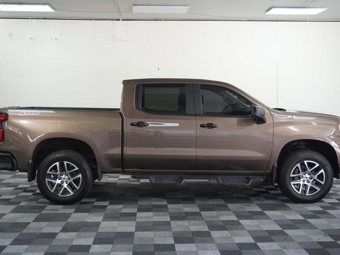 Used 2019 Chevrolet Silverado 1500 LT Trail Boss w/ Convenience Package AWD/4WD image 7