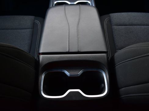 Used 2025 GMC Acadia Elevation image 32