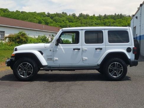 Used 2023 Jeep Wrangler Unlimited Sahara w/ Safety Group AWD/4WD image 9