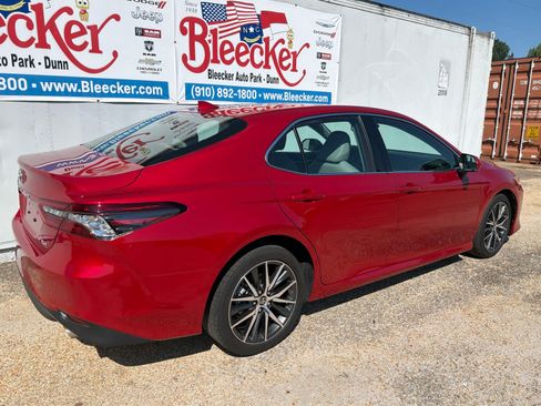 Used 2023 Toyota Camry XLE FWD image 3