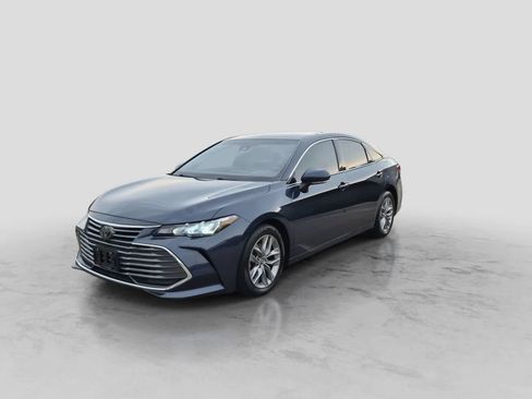 Used 2019 Toyota Avalon XLE w/ All Weather Liner Package FWD image 4