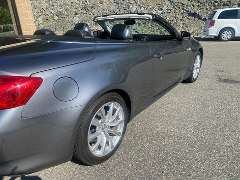 Used 2013 INFINITI G37 Convertible w/ Premium Pkg RWD image 31