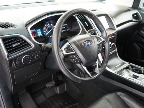 Used 2019 Ford Edge Titanium FWD image 10