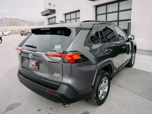 Used 2024 Toyota RAV4 XLE image 9