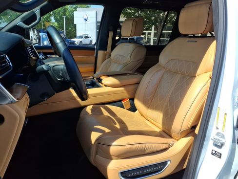 Used 2023 Jeep Grand Wagoneer Series III AWD/4WD image 20