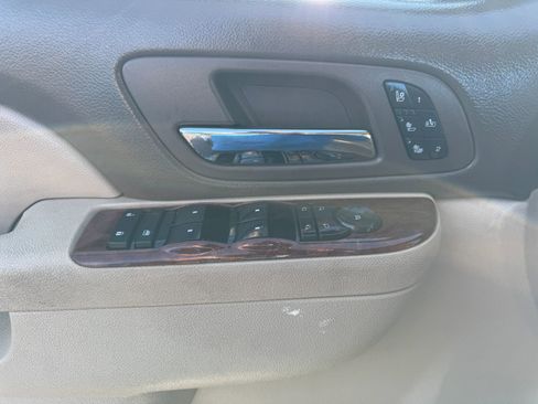 Used 2013 Chevrolet Avalanche LTZ image 13