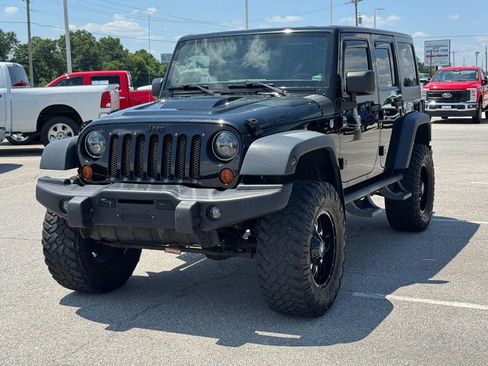 Used 2013 Jeep Wrangler Unlimited Sahara AWD/4WD image 8