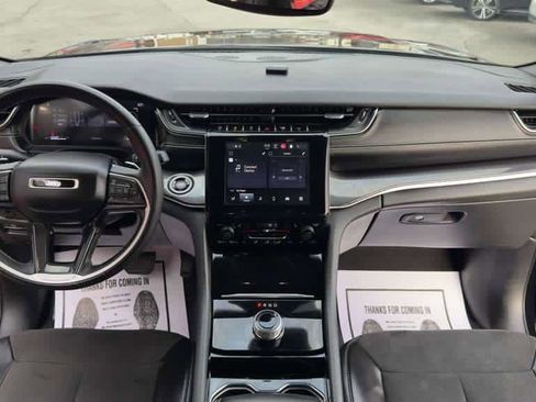 Used 2023 Jeep Grand Cherokee Altitude image 13