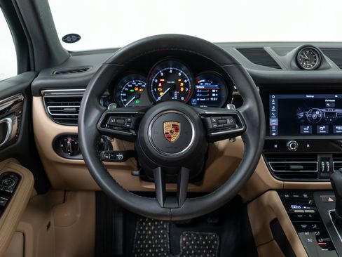 Certified 2022 Porsche Macan AWD/4WD image 20