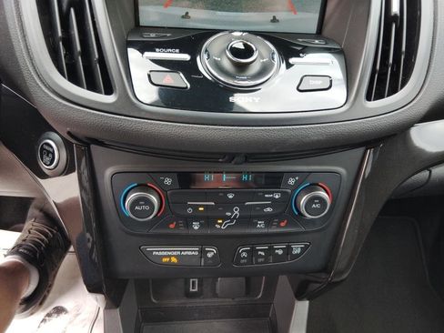 Used 2017 Ford Escape Titanium w/ Equipment Group 301A AWD/4WD image 22