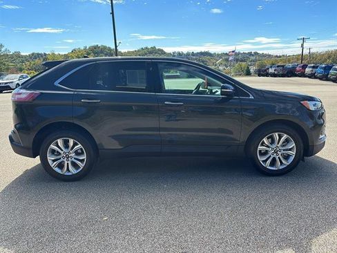 Certified 2022 Ford Edge Titanium w/ Equipment Group 301A image 5