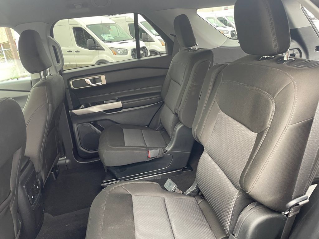 Used 2024 Ford Explorer XLT AWD/4WD image 14