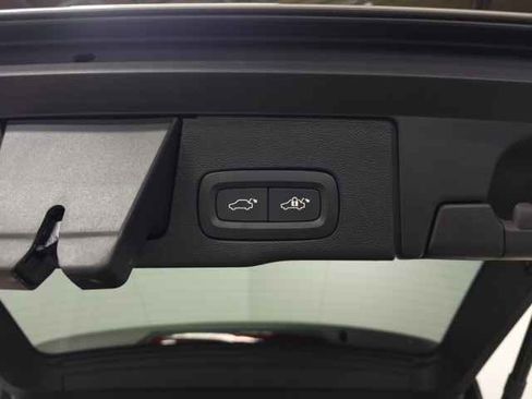 Certified 2025 Volvo XC60 B5 Plus image 9