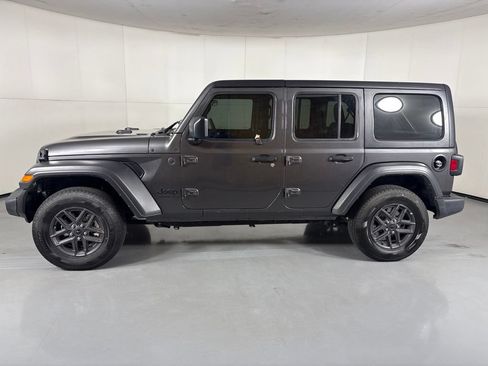 Used 2025 Jeep Wrangler Unlimited Sport AWD/4WD image 5
