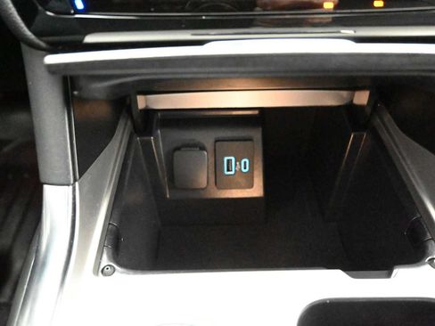 Used 2021 Ford Explorer Limited w/ Equipment Group 301A AWD/4WD image 12