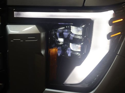 Used 2025 GMC Sierra 2500 AT4 image 17