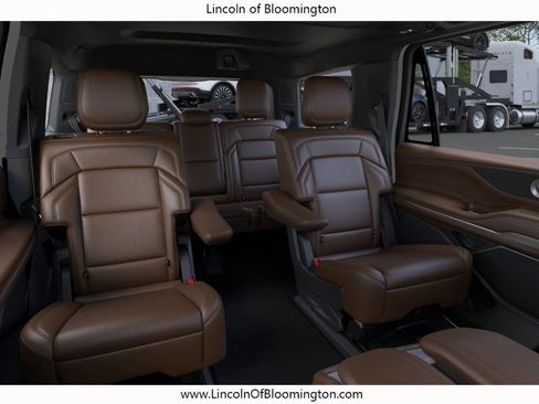 New 2026 Lincoln Navigator Reserve AWD/4WD image 11