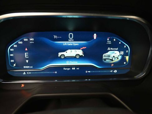 Used 2024 Chevrolet Suburban LT image 16