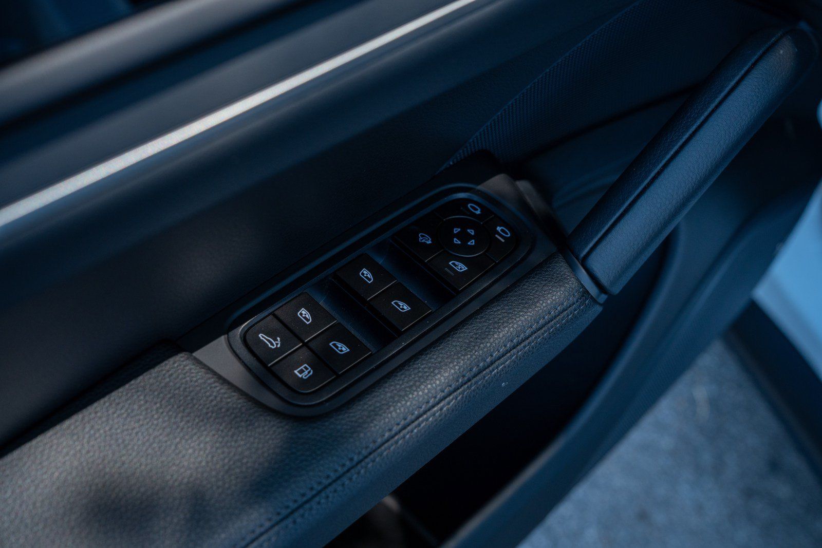 Certified 2026 Porsche Cayenne E-Hybrid AWD/4WD image 21