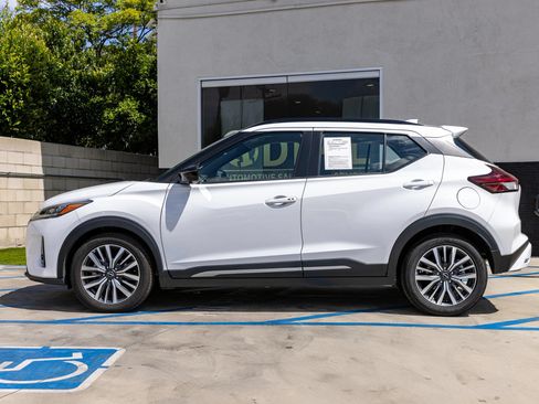 Used 2024 Nissan Kicks SR FWD image 8