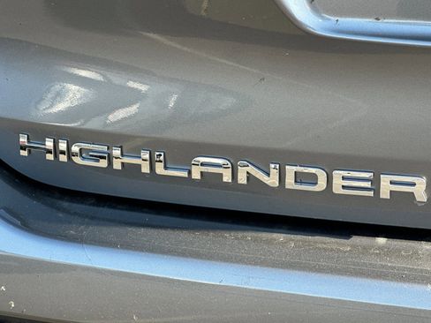 Certified 2026 Toyota Highlander Limited AWD/4WD image 28