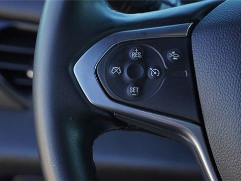 Used 2023 Chevrolet Traverse LT image 31