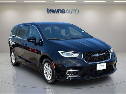 Used 2026 Chrysler Pacifica Select FWD image 6