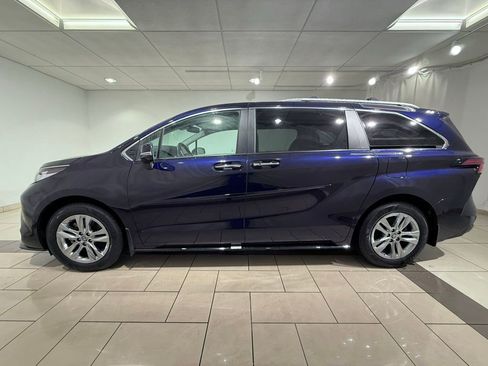 Certified 2024 Toyota Sienna Limited image 2