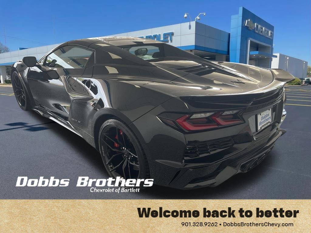 Used 2025 Chevrolet Corvette Z06 RWD image 4