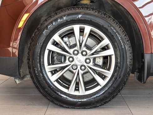 Used 2022 Cadillac XT5 Premium Luxury w/ LPO, Floor Liner Package AWD/4WD image 9