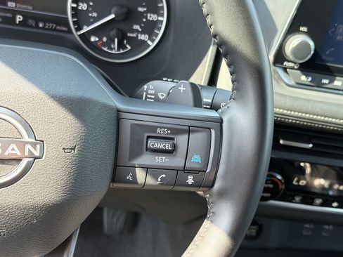 Used 2025 Nissan Rogue SV FWD image 26