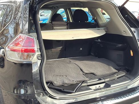 Used 2016 Nissan Rogue SV w/ SV Premium Package image 9