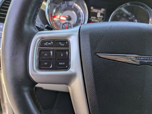 Used 2016 Chrysler Town & Country Touring-L w/ Driver Convenience Group FWD image 15