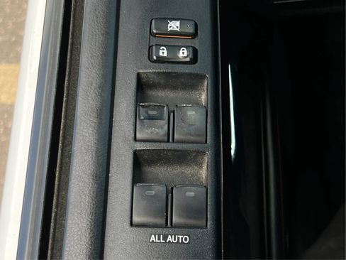 Used 2018 Toyota 4Runner TRD Off-Road AWD/4WD image 43