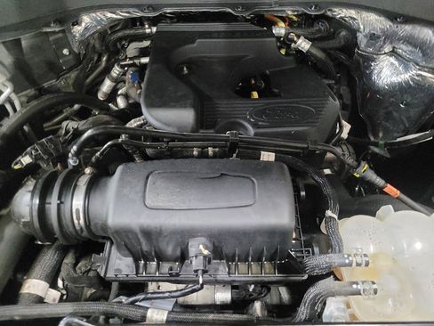 Used 2020 Ford Explorer XLT w/ Equipment Group 202A AWD/4WD image 30