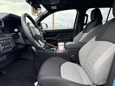 Used 2025 Toyota 4Runner TRD Off-Road image 5