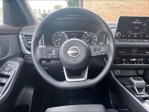 Used 2023 Nissan Rogue SV AWD/4WD image 5