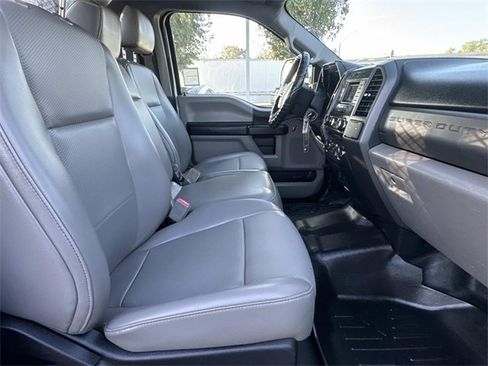 Used 2018 Ford F550 2WD Regular Cab Super Duty image 39